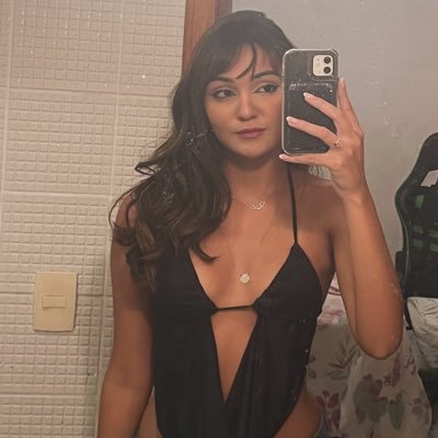 uma moça bonita (nem sempre), de olhar agateado