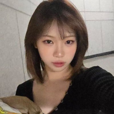 ⟢ a girl who’s girling 𐔌՞. .՞𐦯 ⊹💋 ࣪ ˖ .. saw skz : 300725 !