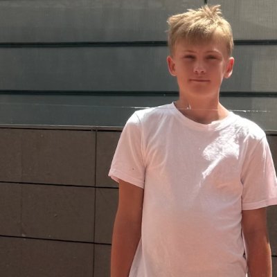 huntiez0's profile picture. Prompt Engineer @SafelloAB | Co-Founder + Lead developer @ https://t.co/lJmUnnOaGO (early beta)
Exploring AI + Development & Crypto | 15yo learning by building 🚀