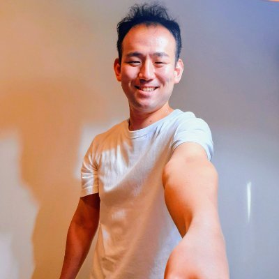 教育現場で働きながら、資格試験から英会話まで幅広く英語学習をサポート。生徒と共に歩む姿勢を大切に、一人ひとりに最適な学習法や学習環境を提案。
TOEIC945点、英検準一級を保有し、年内に満点と一級合格を目指し日々勉強。