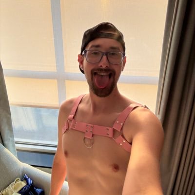Hung twink top Into trans FTM, Men and women. Welcummm to my Fantasy realm. A place for naughtiness! 😈 DM me to Collab. https://t.co/PQOwzlNk7l 🔗🚨