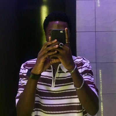 ✿ oh. him. intellectual tweets. nursing school ⚕. badass graphics designer🪄💻. mentally done with school ¡!🥀
