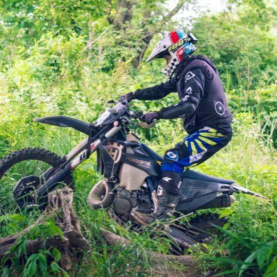 reo3toyuu1's profile picture. 無言フォローお許しください！ カワサキ ローソンレプリカ r-1 ハスク購入ヤマハ セロー2251kh 最近オフロードにどっぷりハマってる #セロー #セロー225 #te250i #z1000 #ローソンレプリカ #z750 #z1 #z2