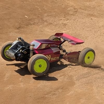 sasakatsu39's profile picture. 千葉県印西市にあるRC Land TAKIがホームコース。電動オフロードバギーでチキチキするの大好き。ビンテージ感のあるマシンを現代のパーツでカスタムして走らせる浪漫は最高。当時物オプティマミッドを使ったFFマシンと初代レーザーZXが最近のお気に入り　#RCLandTAKI