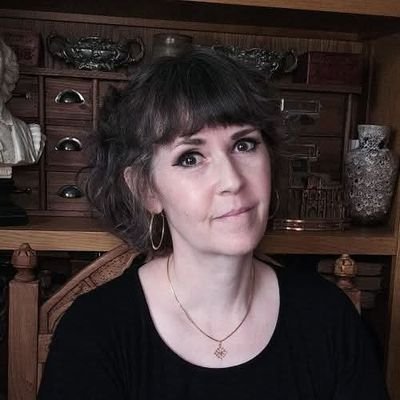 Born and bred Suffolk gal. Regional historian, and consultant for film and tv. Artistically inclined, lover of paintings and seasons, gardening girlie
