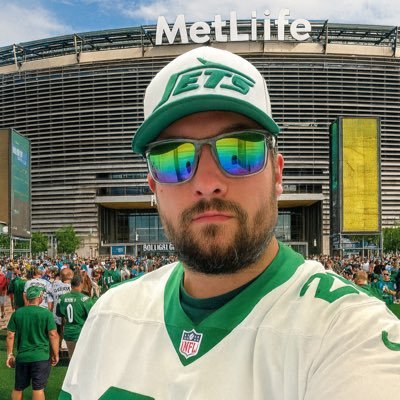 Father. Husband. Gamer. Podcaster. 🏈🎮🎙️ Fantasy Football addict 💯 NY Sports Die Hard⚡ Sponsored by @AimControllerss