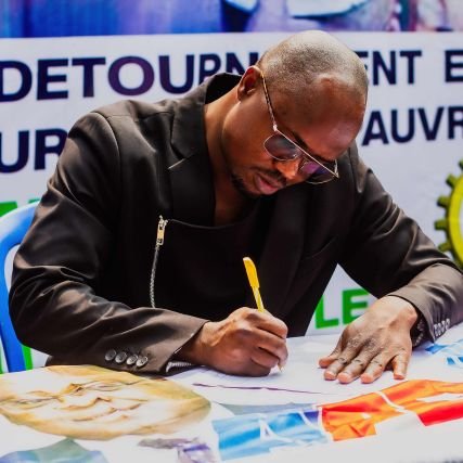Journaliste. #INCOHÉRENCE_CONSTITUTIONNELLE en RDC est notre nouvelle Théorie.
Devise : Vérité, loyauté et honnêteté à la Nation🇨🇩