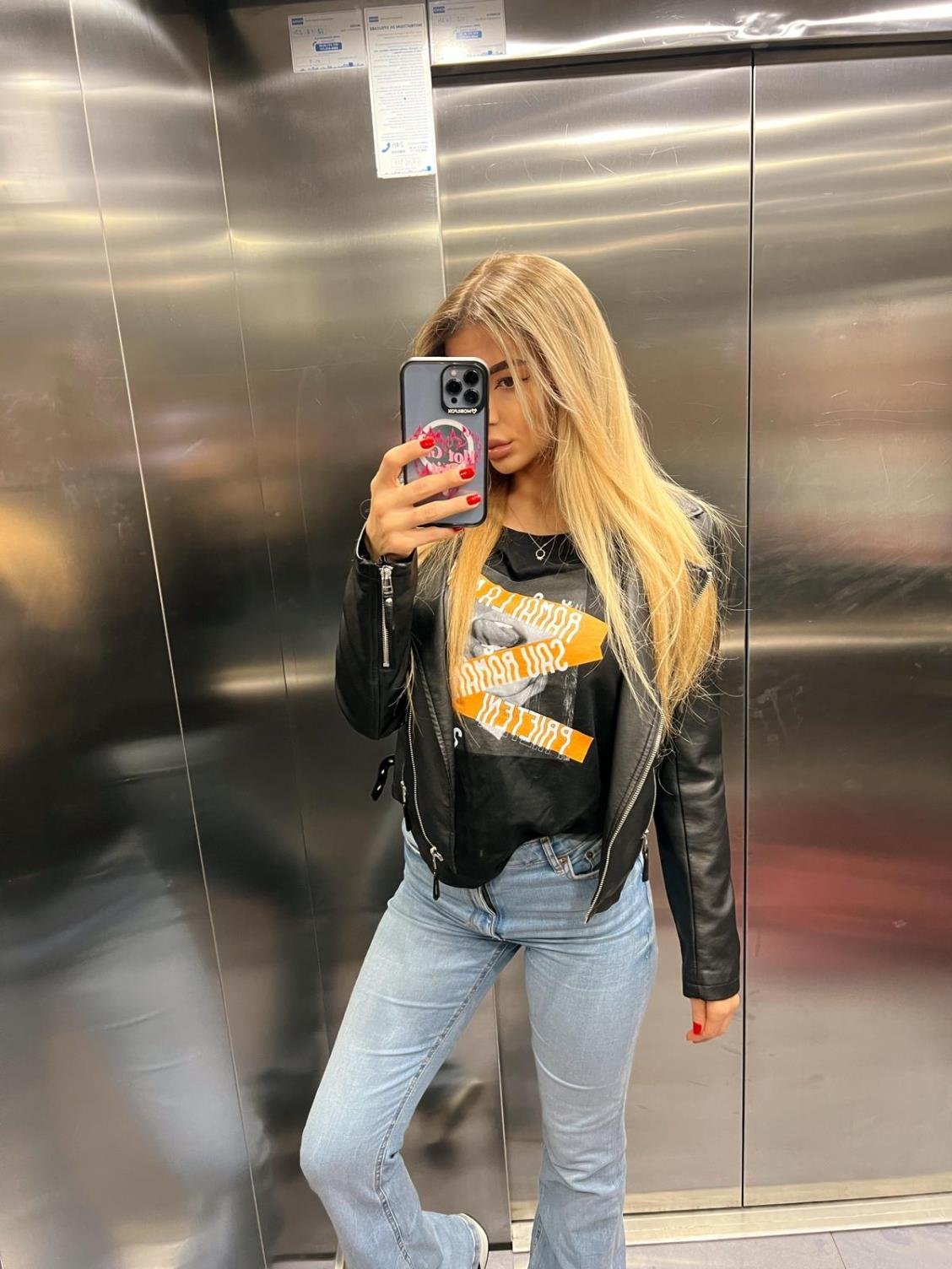 Hey there 😊. This is just my small account, but we can chat on my main @Anastassiatdci