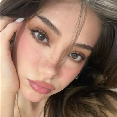 slyent0's profile picture. ㅤꮼ   ۟    ݂  books, music & star wars.  🤍