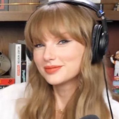 thebeabolter's profile picture. a pathological people pleaser