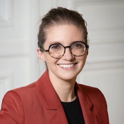 Ministre de l'Egalité entre les Femmes et les Hommes & de la Lutte contre les discriminations - Maman de Victoire 👨👩👧 - Nos combats pour la République 📚
