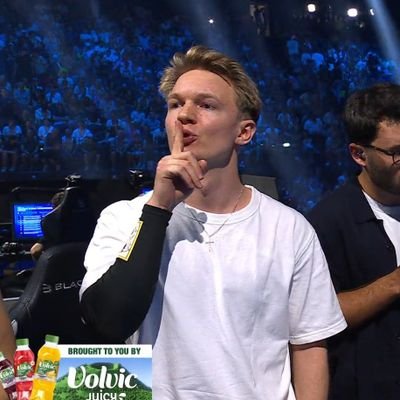 Admaneek_'s profile picture. 