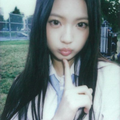 smlyeon's profile picture. 지나간 것을 지나치게 낭만화 하지 말것