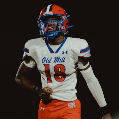 “6’3” | 220 lbs | Edge Rusher @ Old Mill HS 🏈 | 4.0 GPA 📚 | Class of 2028 | Student-Athlete striving for greatness”