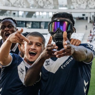 Dans le train Davitashvili /Bordeaux m'a tout enlevé 💙🤍 ⚽️ / je suis le goat de 𝕏 / FC QUEZAC / FC CHÔMAGE INTEMPESTIF/Suivi par le grand Andy Carroll