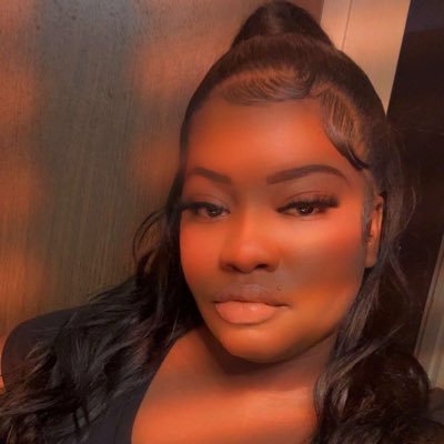 Living and Loving Life!! I can't change who God made me to be!! #TeamMe #TeamFamily #TeamLoyalty #TeamBoss IG @speake32 @sbeautybar