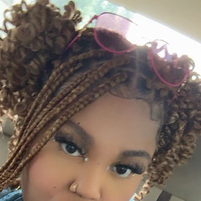 Licensed Cosmetologist. Good Hands. Time traveler. Full time misandrist.