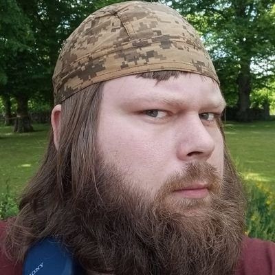 I used to upload the world's best selfies on instagram. My DM doesn't work and it hasn't since weeks.