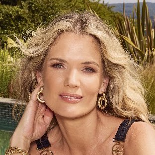 Presenter @GMB @ClassicFM @itvracing @LeapsHoundspod • Patron @MNDAssoc @EllenorCharity Ambassador @Dogstrust @airambulancesuk enquiries@mcsaatchimerlin.com