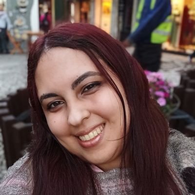 Sou feito de café, livros e sonhos.
Sigo de Volta quem me seguir ,Vibe positiva , gosto muito de escrever !!