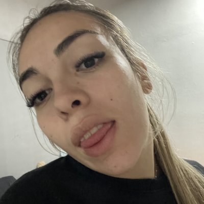 phialush_'s profile picture. 🌸 cancer moon, scorpio spark, coffee lover