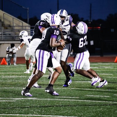 Quarterback- #10| Humble High School | 6’0• 185 | Class of 2026 GPA~3.0