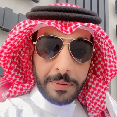 لآ لَستُ البديلْ وَ لَن أكون , أنا الأولُ وَالأخير , وَأن كان بَينُنآ قوافلُ رجآل. لَستُ بَديل ,وَلآ شَبيه لَهم