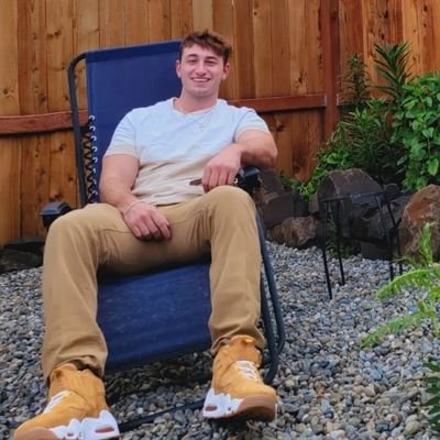 CASHMASTER, FULLY DOMINANT 👊
STRAIGHT. 6'2 210 lbs ATHLETE. SIZE 13 🦶CUSTOMS/LIVESHOWS/CALLS/FINDOM ect. Here to take whats rightfully mine!