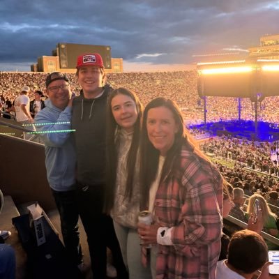 @ParmaMayor Lawyer Dad Jack/Molly Wife @pamdegeeter @holycrossND, 4 credit hrs- @notredame @jcualumni. @CMLAWSchool. JUCO Transfer w eligibility 🏐 ⚾️ ⛳️ 🏀 Dad