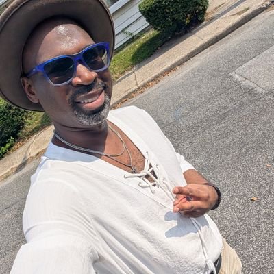 Radio Podcast Host of BuzzWorthy Radio! Love Life, Family, Friends!
