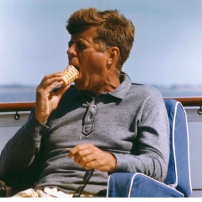 AllArizonan's profile picture. Andy Beshear Fan/25/🇺🇦/🇵🇸/Love from the great state of Arizona/Bachelors in Political Science from University of Los Angeles, California. British/American❤️