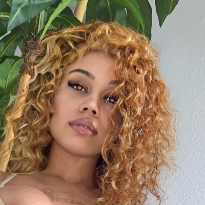 (18+) Part Time Vegan 🌱|| Aquarius ♒️ || Message Me To Purchase My Exclusive Dropbox Content! || NO MEETUPS OR COLLABS!! ||