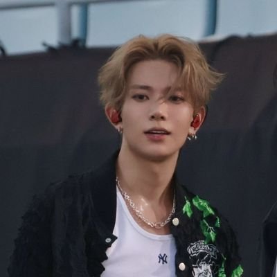 @__wheeinnertae “Ningún animal debería morir en nombre de la belleza” / #AdoptaNoCompres fan account