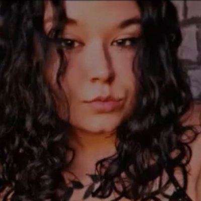 Zlobivá holka s trochou poslušností v posteli