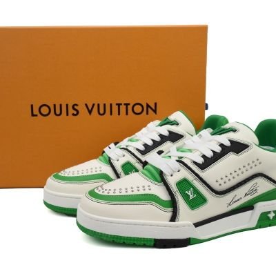 blue981332's profile picture. lmk if you're interested I got shoes,shirts,hoodies,watches,purses,glasses and jeans cash app $bluesstorages