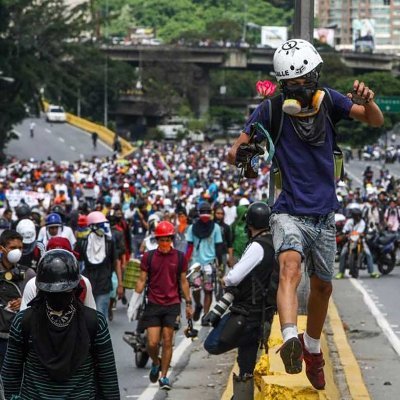 La tiranía tiembla por qué la libertad no súplica, lucha!