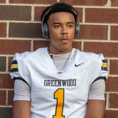 ATH•Greenwood Highschool (SC) C/o 2026 6’4•200lbs•3.8 GPA📚• Next Level🖤❤️Email:tristondlewis08@gmail.com