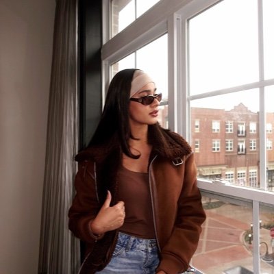 NillySimply's profile picture. Digital Marketer |Helping others launch passive income with digital products 📲