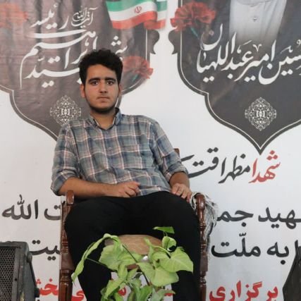 دانش آموخته مکانیک خودرو با مهارت در رباتیک عاشق خبرنگاری و علاقهمند به فیلمنامهنویسی ترکیبی از ذهن فنی و نگاه روایتگر در مسیر ساختن، نوشتن و کشف حقیقت