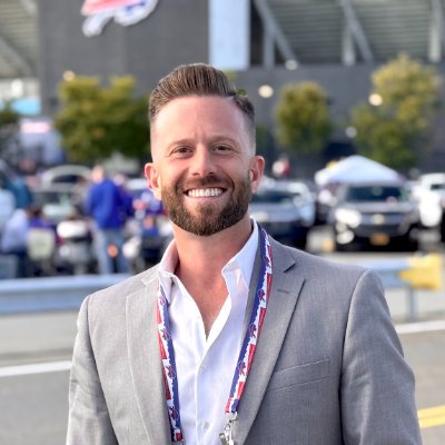 Bills beat reporter @syracusedotcom 🏈 Host of SHOUT! The Buffalo football podcast 🎙 | @news4buffalo 📺 | UB grad🤘| @centralamherst ⚾️ coach | Past: @UFC 👊