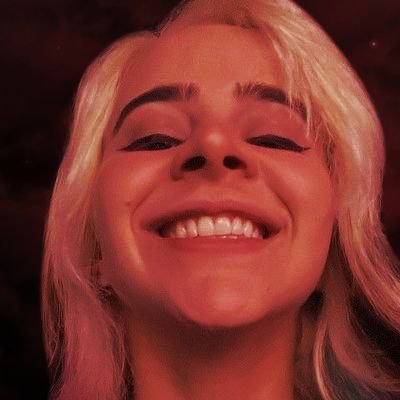 perdida no bolso da akmoon 🕳️ || ”sou seletiva em escolher um lado para lutar,
mas meu amor por você é o meu lado da guerra.”
💍moonkase