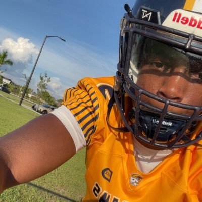 6'3 -180lbs | 2027 DB 🥋| NCAA ID# 2508707287 | quincyjson2008@gmail.com | @coachken17 l