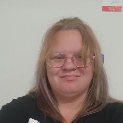my name Ashley lil a my nick name country music is my favorite born August 2nd 1992
