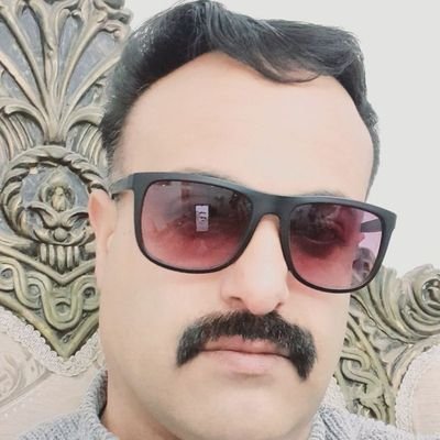 من در کشوردوبی وایران به دنیا آمدم محل زندگی دبی و متولد1985 هستم ومجرد. وفاداری ولطف وخوبی کردن کارهرکس نیست وگرنه بدی همه بلدن.پس وفادار وخوب بمان.❤️