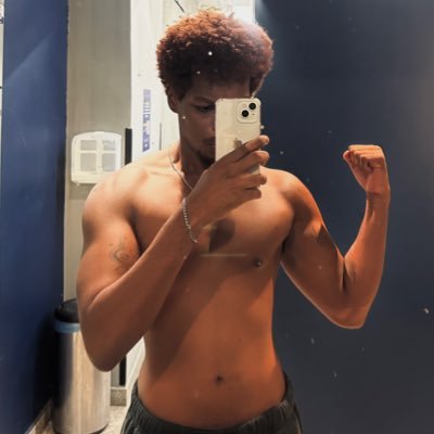 Sou o Wolf, Baiano, Criador de conteúdo na rede vizinha e biscoiteiro aqui. Tenho 1,94cm de pura melanina e impaciência!