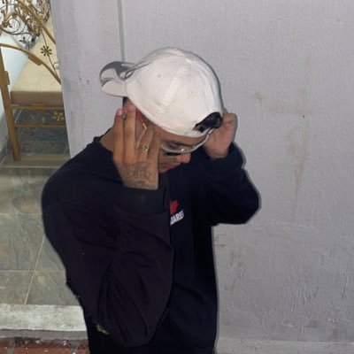 me gusta bailar cumbiones, el jägermeister y malgastar dinero.