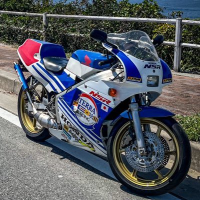 淡路島でNSR250Rに乗ってます!無言フォロー歓迎です!気軽にツーリング誘ってください🙇 2003年生まれ! r1z→vfr400r→nsr250r