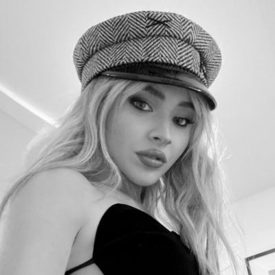 m_clarabarbosa's profile picture. 