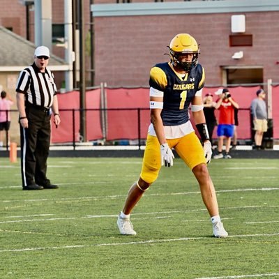 Arlington catholic 26 | 6’4 205| football WR/DE| football captain | https://t.co/Rzel0x7jKK