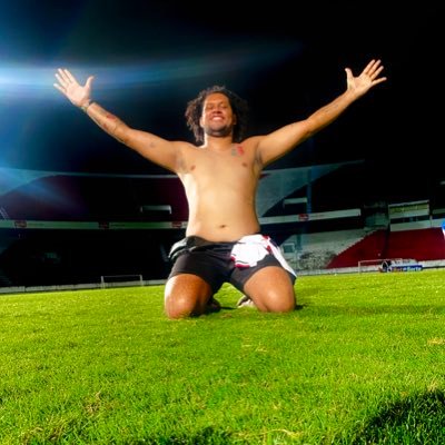 Fúria, contra a a luz que já não fulgura.